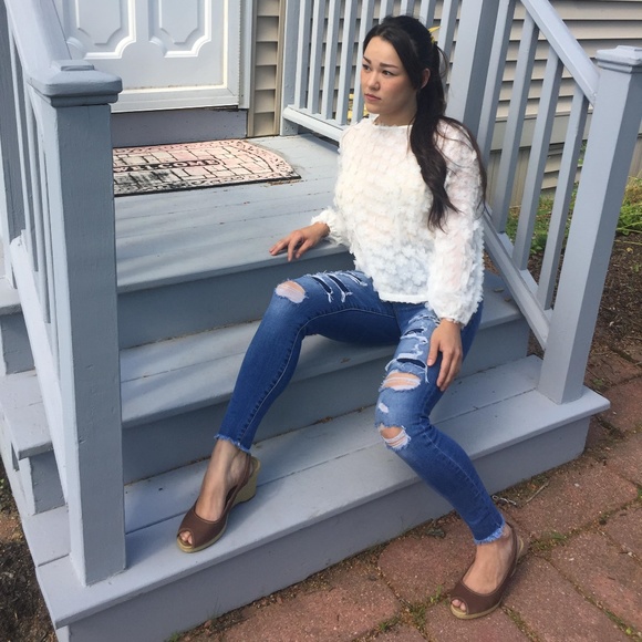 Crow Cloth White Floral Applique Blouse - Picture 2 of 8